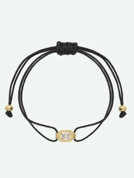 צמיד יד חוט שחור עם מלבן מרכזי ציפוי זהב משובץ זירקוניה שקופה