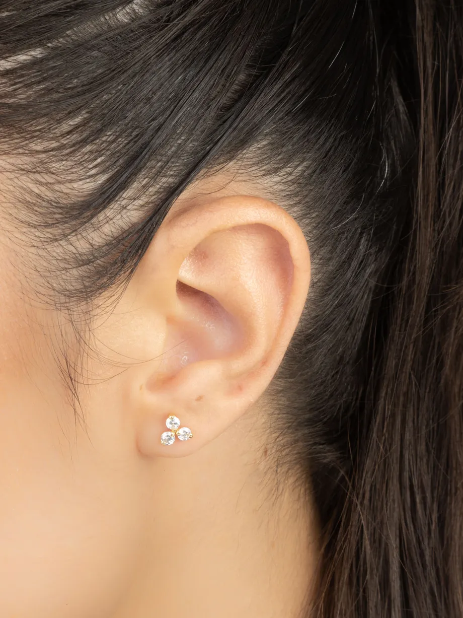 עגילים צמודים זהב 14K בשיבוץ זירקוניה שקוף — תצלום נוסף