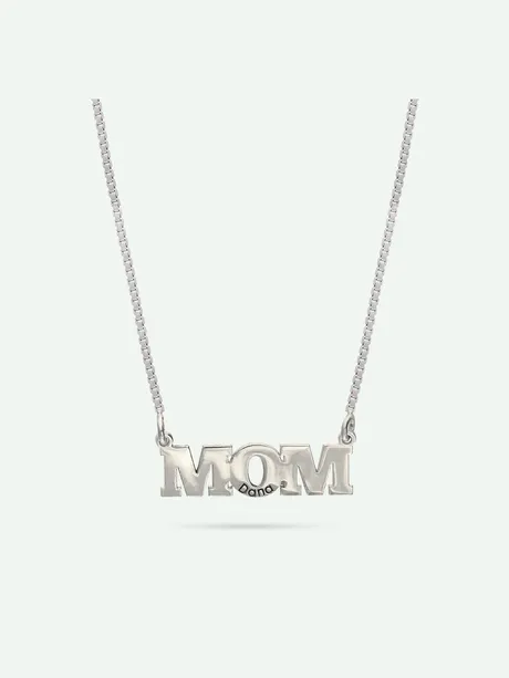 שרשרת כסף בציפוי רודיום בשילוב תליון "MOM" עם חריטה אישית