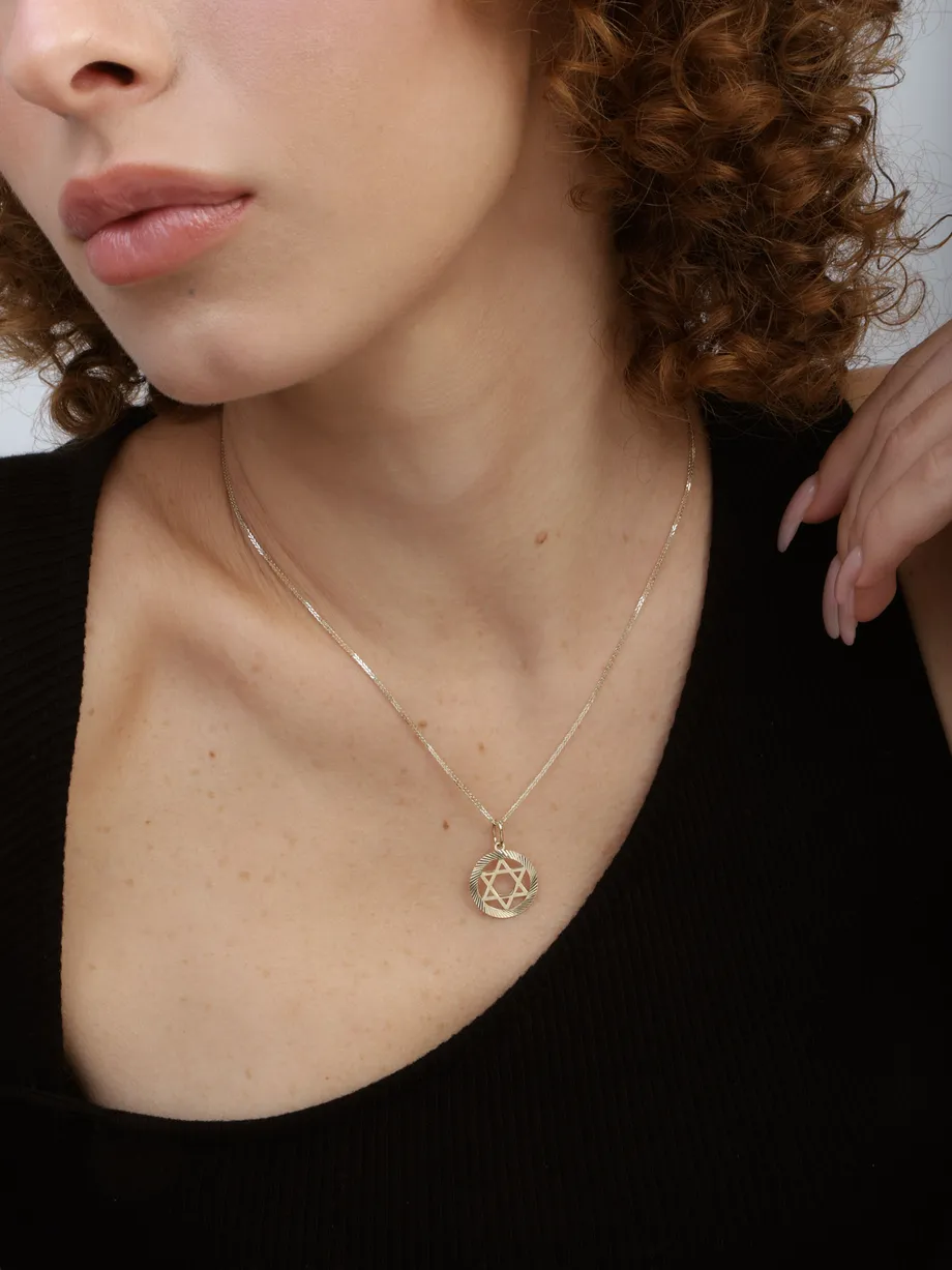 תליון מגן דוד בתוך עיגול זהב צהוב 14K — תצלום נוסף